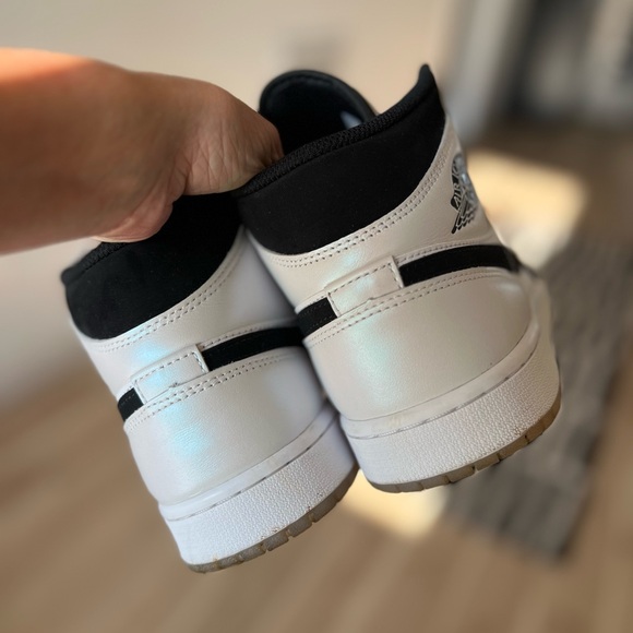 Men’s size 9 Nike air Jordan mids only worn twice excellent condition. - Picture 5 of 6